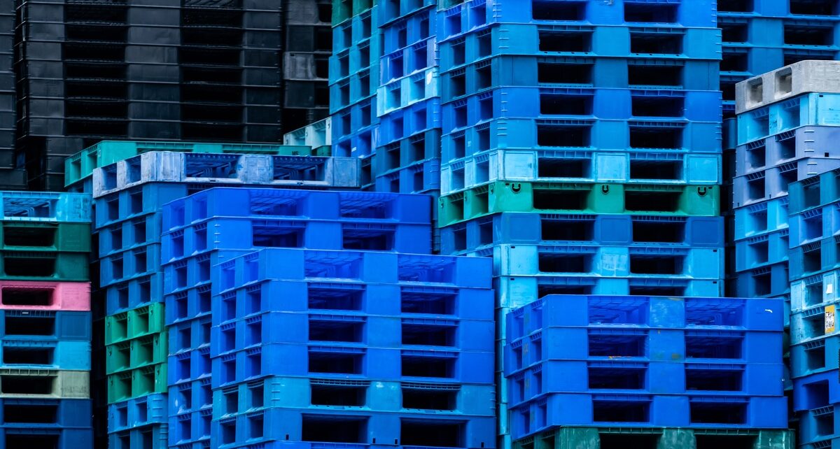 Plastic Products You Need in Your Automotive Warehouse 21 TylerSupplyCompany-365570-Plastic-Pallet-Racks-Image1