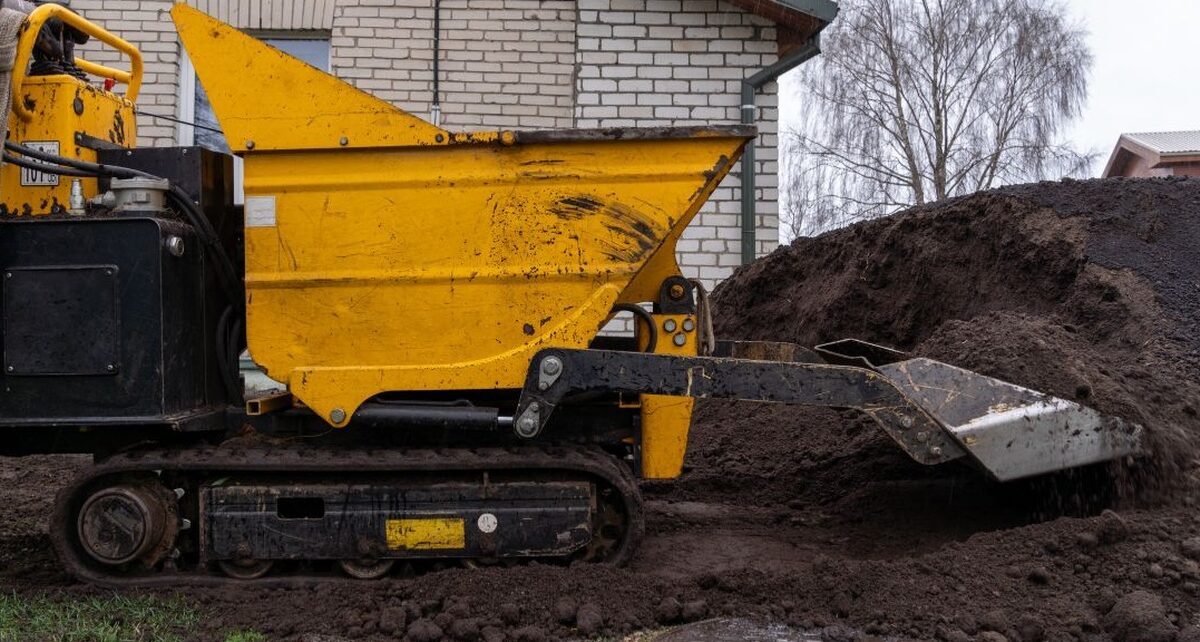 Track Dumper: What Is It and the Benefits It Provides 1 JansenUSA-370052-yellow-track-dumper-image1