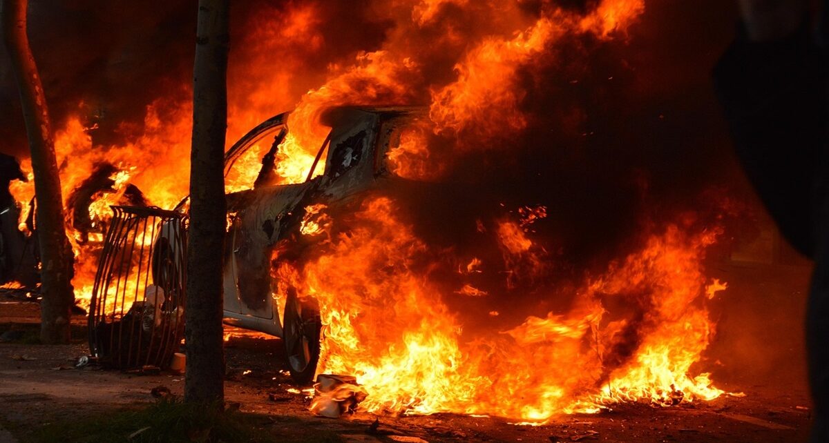 Los Angeles Is Burning—Again, and This Time It Feels Engineered 92 La burning again