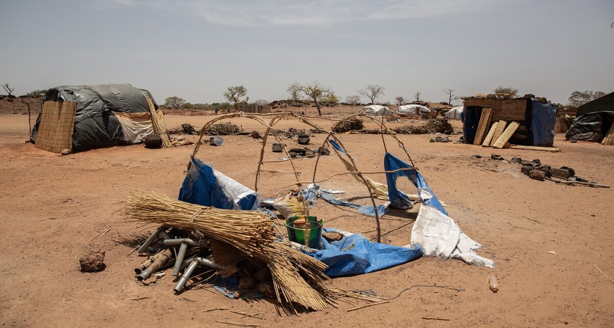 Cameroon Tops List of World's Most Neglected Displacement Crises, NRC Warns 112 RS22027 Damaged shelter in Fada lpr