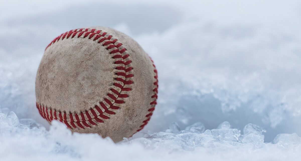 homerunderbybatsonly-374324-baseballsnowwhite-image1