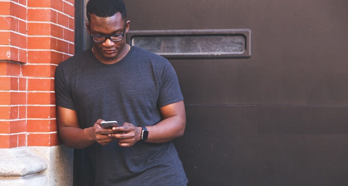 Swipe Left on Sanity: When Being a Good Communicator Gets You Ghosted 67 texter, swipe left
