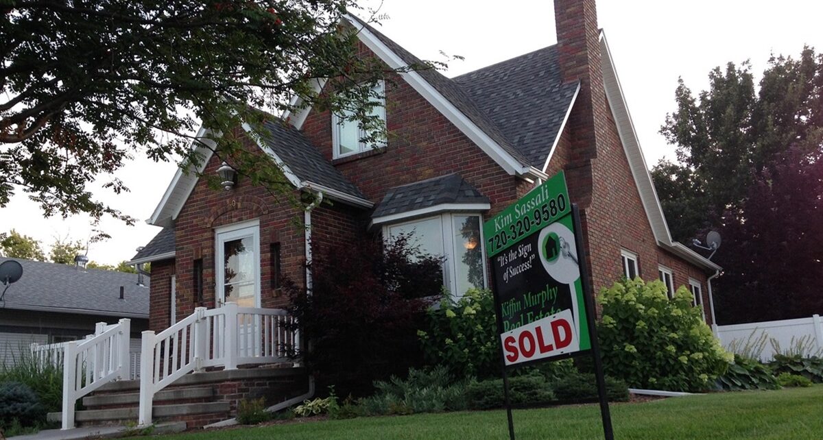 How Real Estate Printing Sells Homes Faster 89 T flow printing and signage, realtor signs, winnipeg