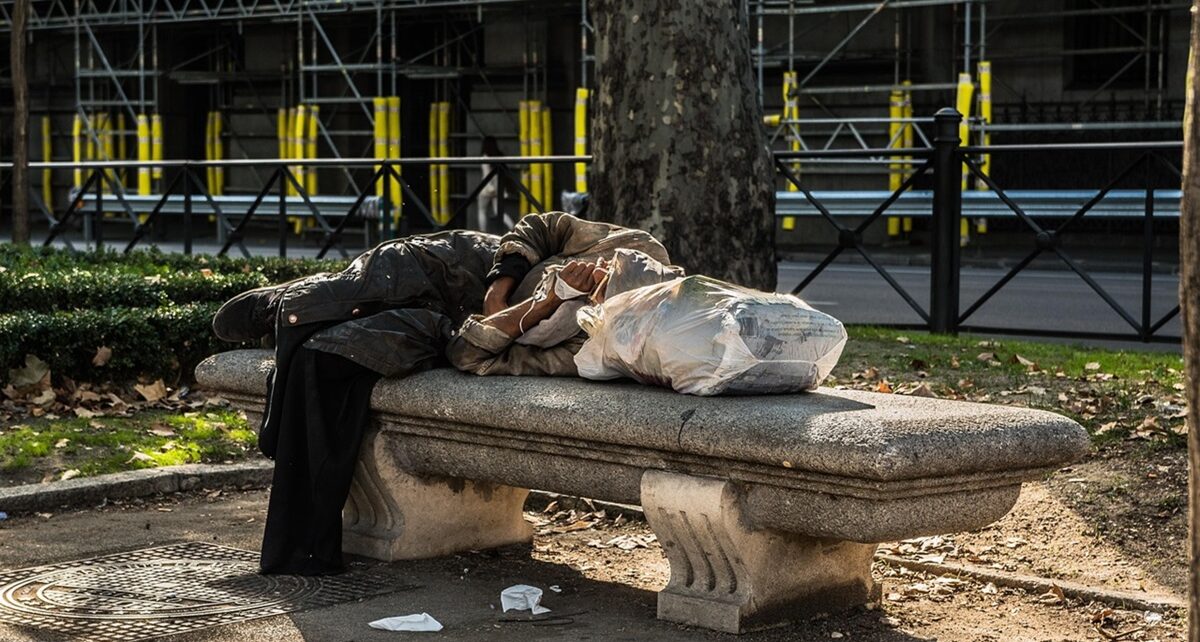 Hostile Architecture in Paris, Tough Crackdowns in America: Which Offers More Dignity? 48 Hostile Architecture