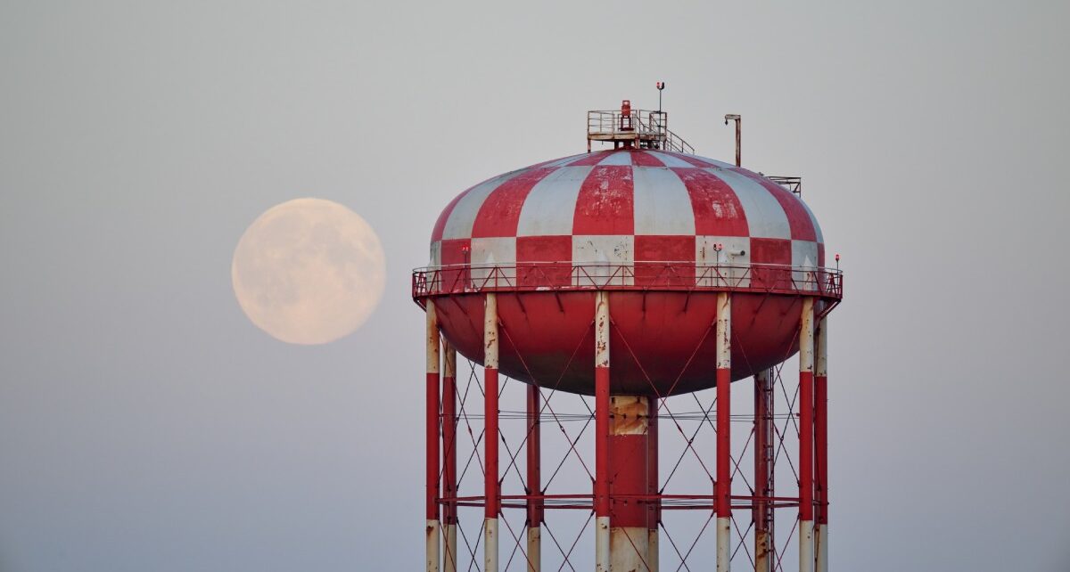 How Water Towers Can Show Off Town Pride 17 water towers