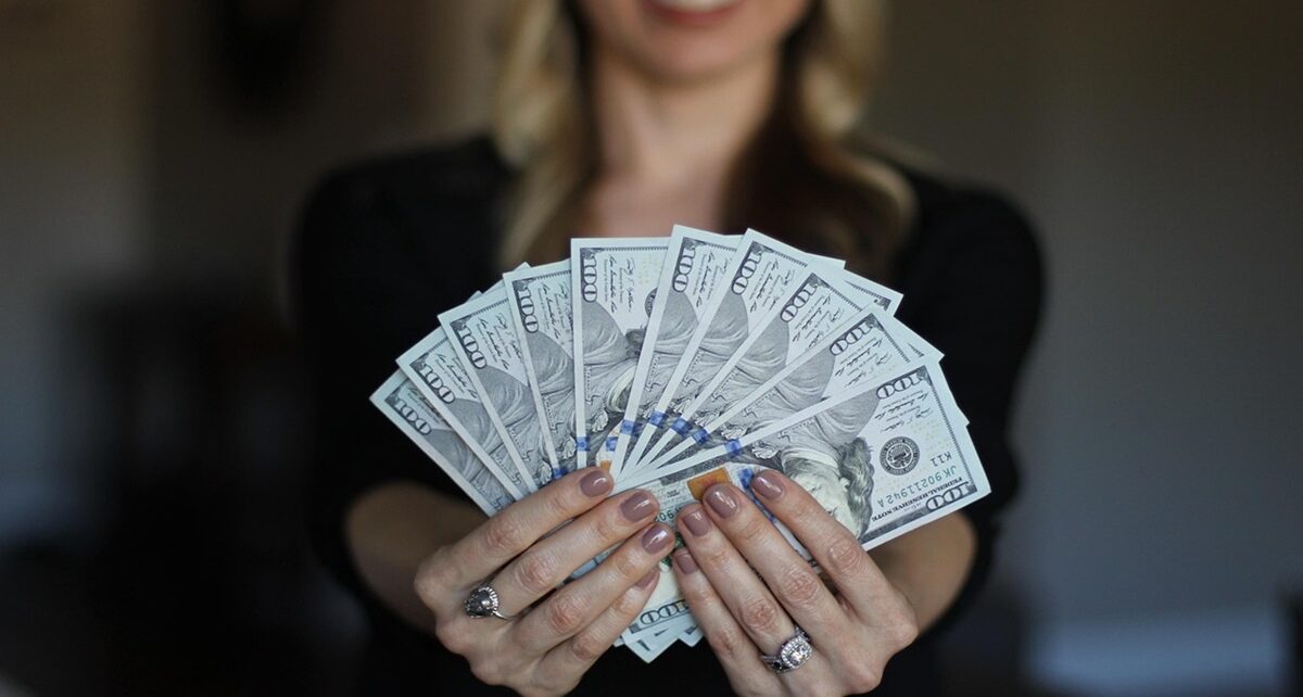 The Ultimate Dating App Survival Guide for Women: Stop Paying Your Bills With Your Heart 95 bills, bills, bills, dating, tinder, match, bumble