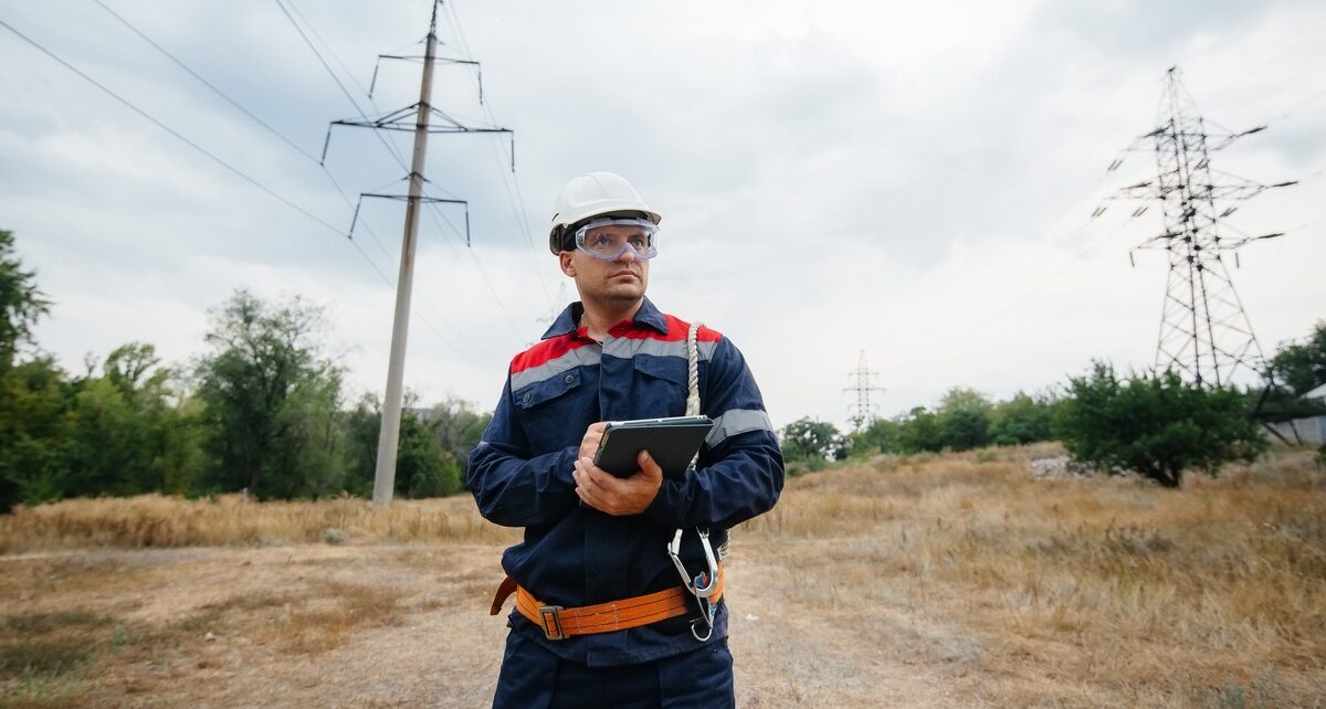 Understanding Utility Pole Inspections and Testing 1 McWanePoles-385456-WorkerFieldLines-Image1