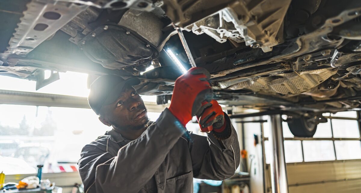 Replacing Your Vehicle’s Clutch: The Dos and Don’ts 1 ClutchMastersIndustries-397146-mechanic-working-car-image1