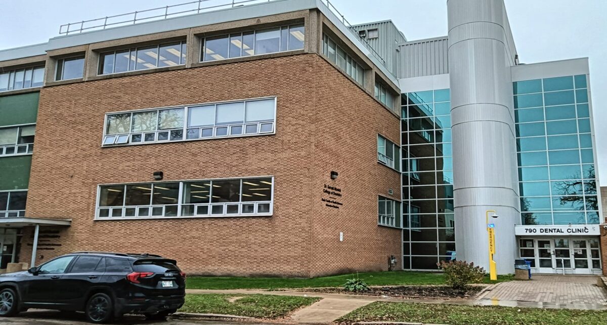 The Dr. Gerald Niznick College of Dentistry: Winnipeg’s Best-Kept Secret 1 Dr. Gerald Niznick College of Dentistry