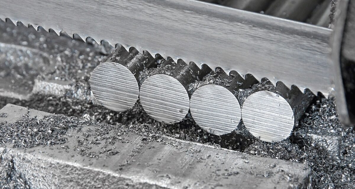 The Science Behind Clean Cuts: Why Blade Quality Matters 2 u377-kakaindustrial-396715-metal-bandsaw-blade-image1