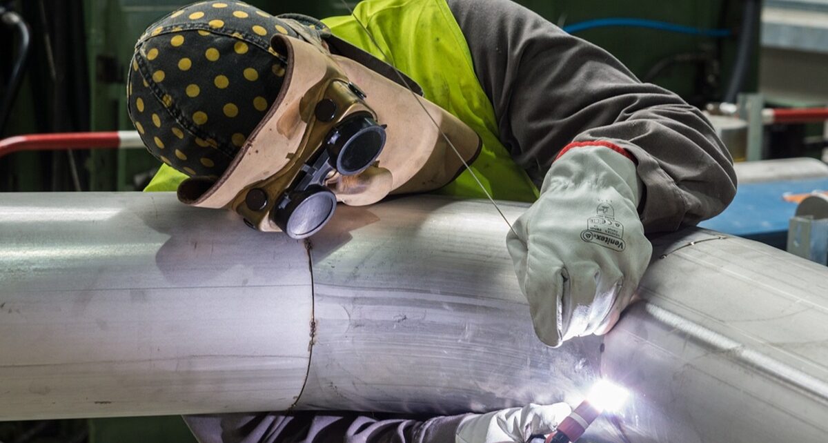 Canada’s Latest Move to Support the Aluminum Industry and What It Truly Means 8 smelter, welder