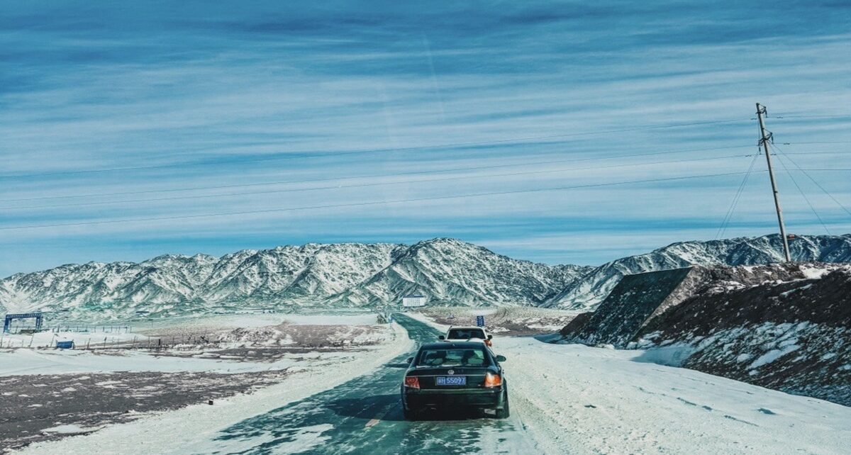 Altay-Mountains-on-Road