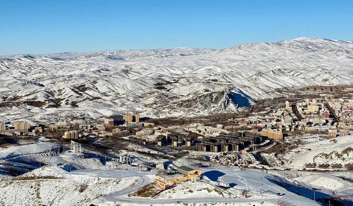 Beyond Borders: Opportunities in China-Canada Trade and Investment 2 China mountains