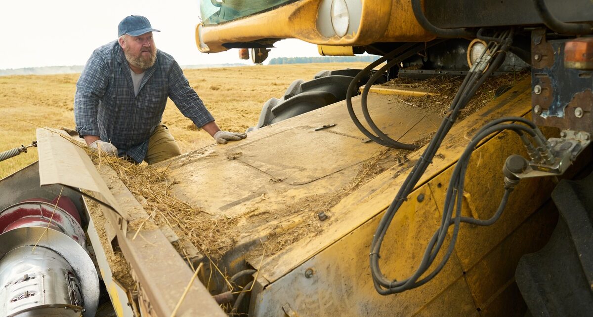 Seasonal Maintenance Checklist for Farm Equipment 3 codafarmtechnologies-407707-man-with-equipment-Image1