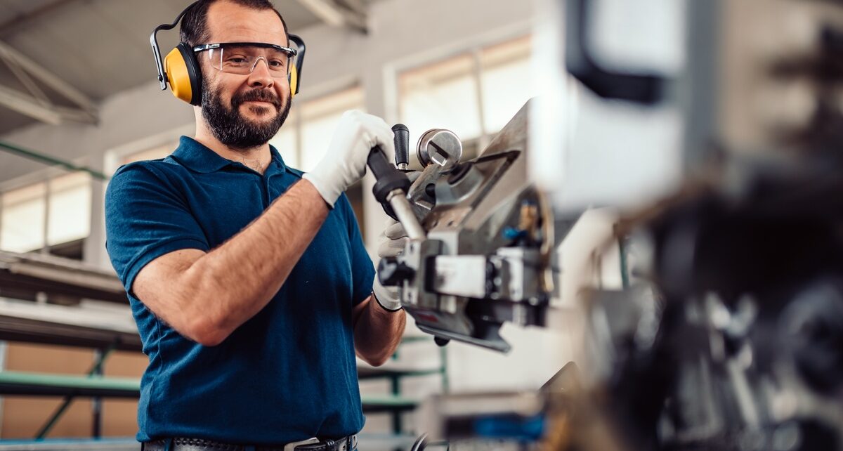 itpstyli-400611-man-band-saw-image-1