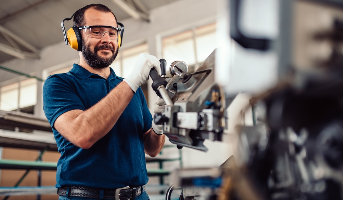 itpstyli-400611-man-band-saw-image-1