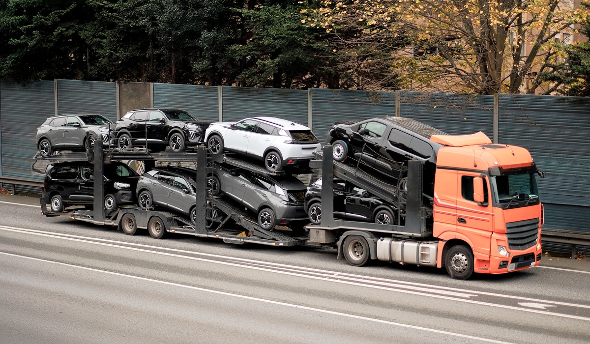 onecalllogistics-398145-semi-suvs-road-image-1