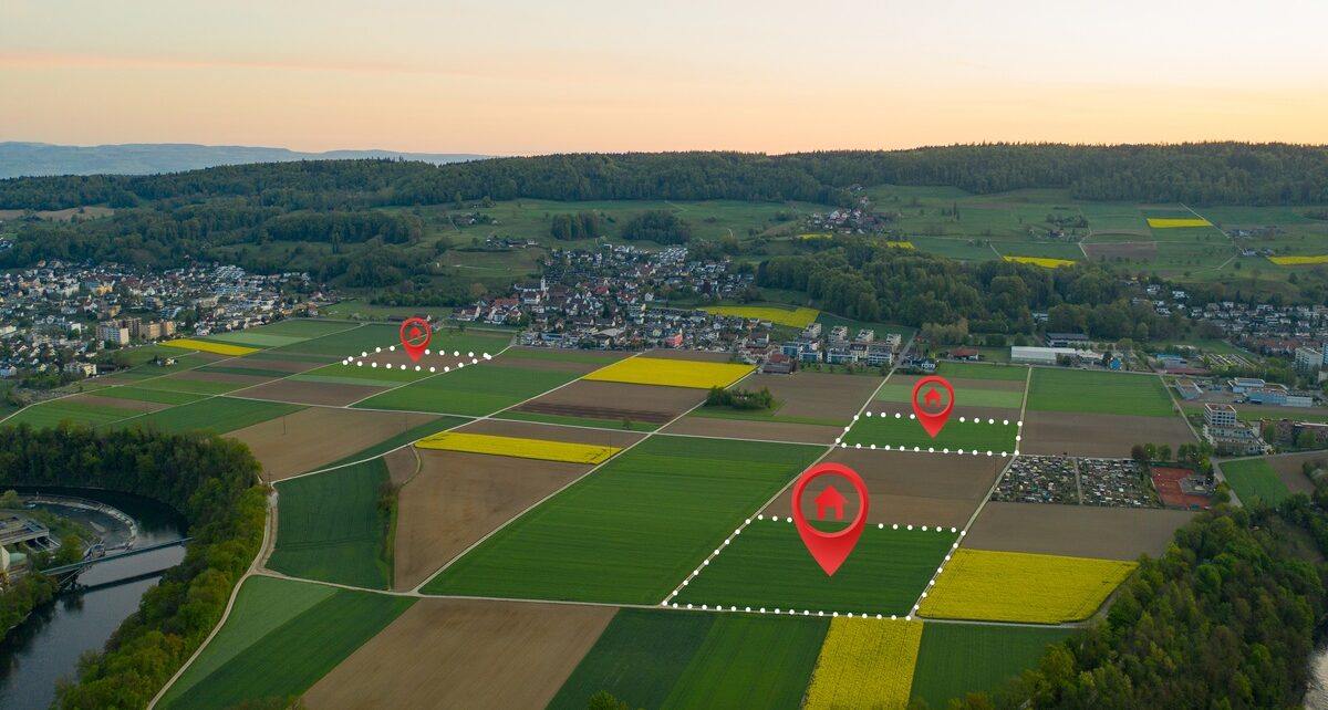 What To Check Before Purchasing Rural Property 98 An overview of many plots of farmland. Some of them are outlined with dots and have a location marker in the middle of them.