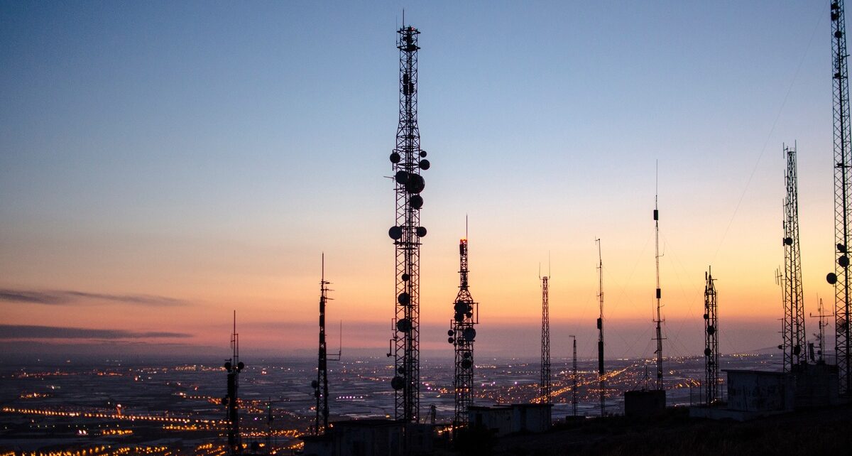 How to Prevent Downtime in the Telecom Industry 94 tsi-power-corporation-413737-sky-antennas-city-Image1