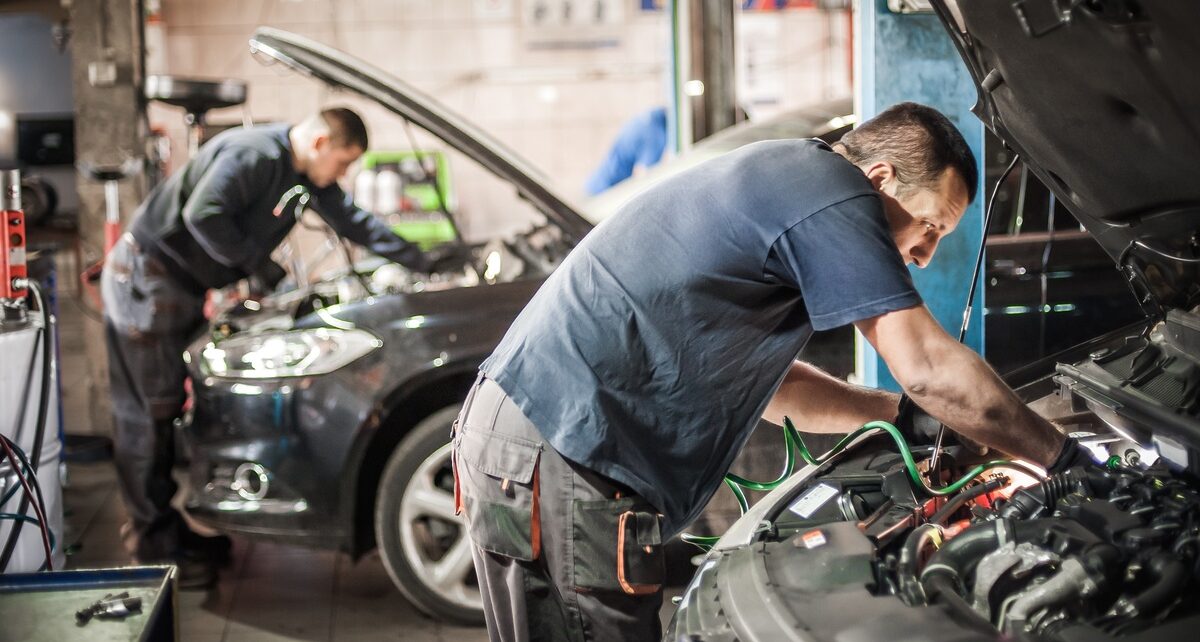 silverdaleautoworks-420683-uniforms-cars-engine-image1