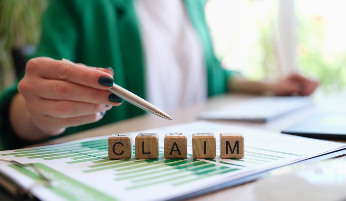 Rossmanlaw-425455-woman-pen-claim-image1