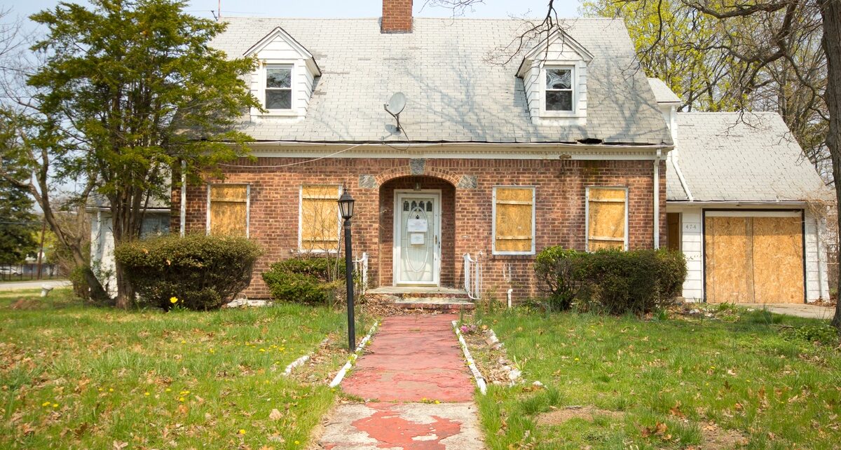 JPSons-439272-old-brick-house-image1