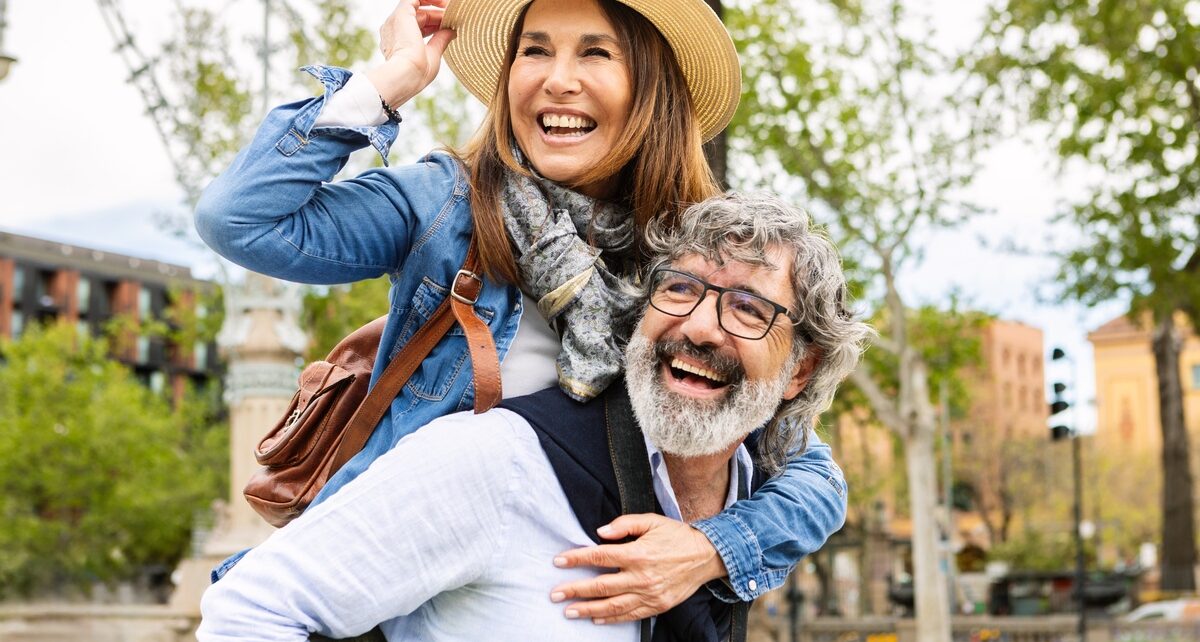 mindrx-464948-happy-older-married-couple-blogbanner-1