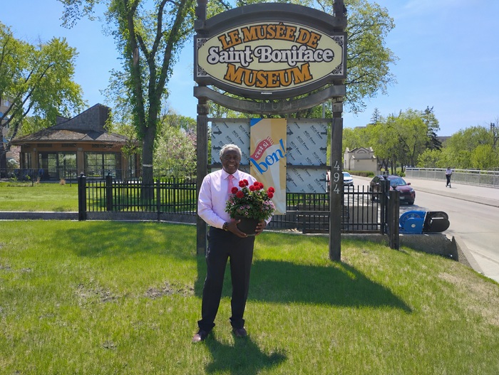 Saint-Boniface Landmark Nearing Restoration Goal as Community Rallies Behind Spring Fundraiser 2 woodstock hodling flowers Le Musee de Saint Boniface Museum